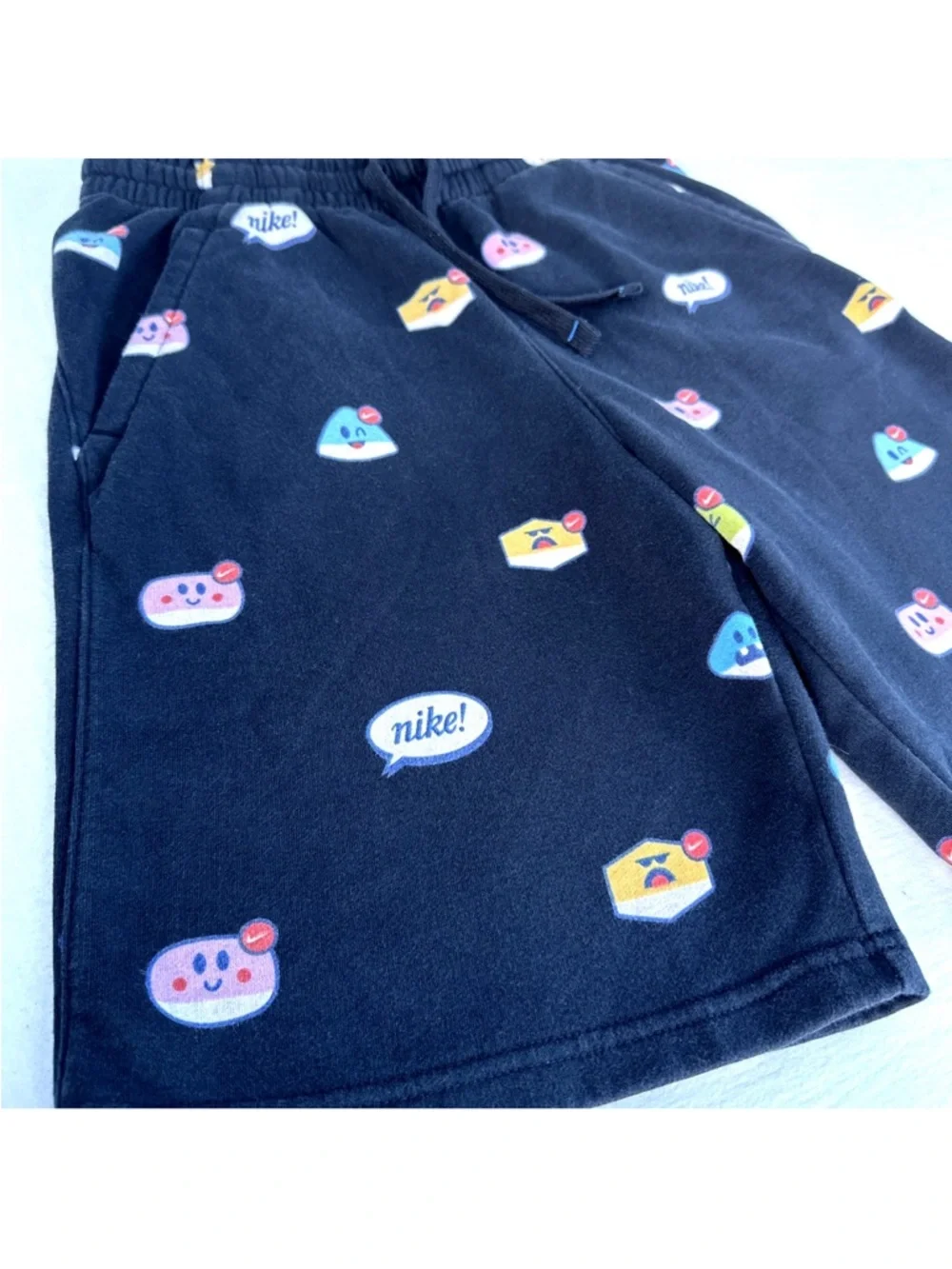 NIKE Sportswear AOP Moji Alumni Shorts Kids XL Black Emoji Air Max DJ9872-010